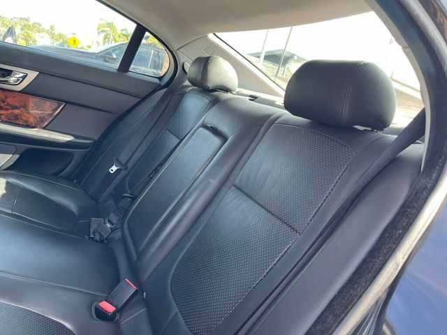 2011 Jaguar XF 4dr Sedan Premium - 23008438 - 25