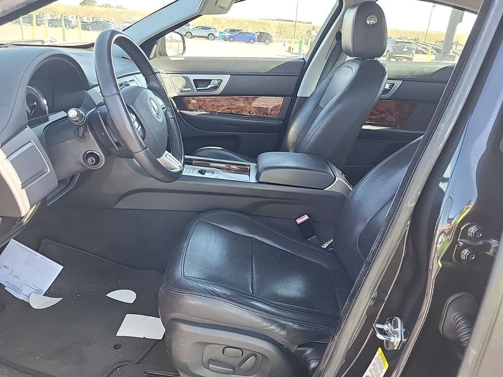 2011 Jaguar XF 4dr Sedan Premium - 23008438 - 6