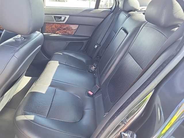 2011 Jaguar XF 4dr Sedan Premium - 23008438 - 7