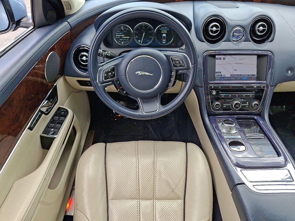 2011 Jaguar XJ photo 11