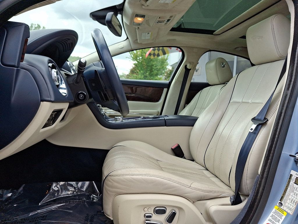 2011 Jaguar XJ photo 13