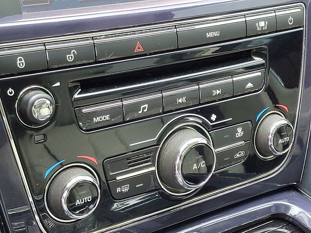 2011 Jaguar XJ photo 16