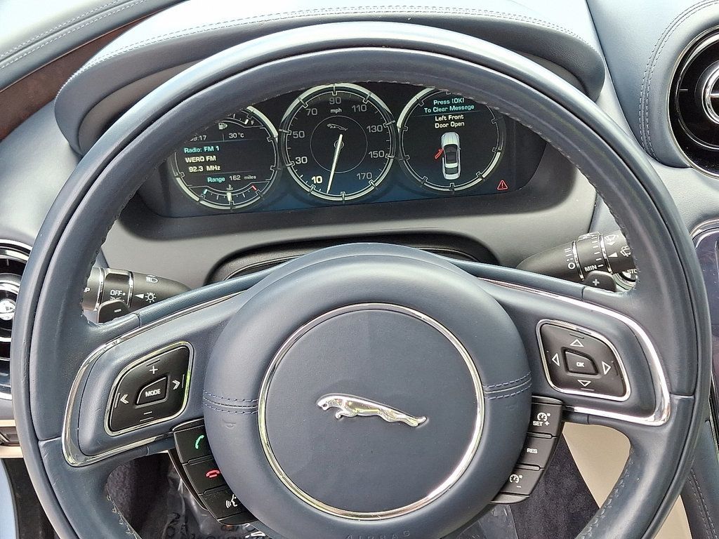 2011 Jaguar XJ photo 20