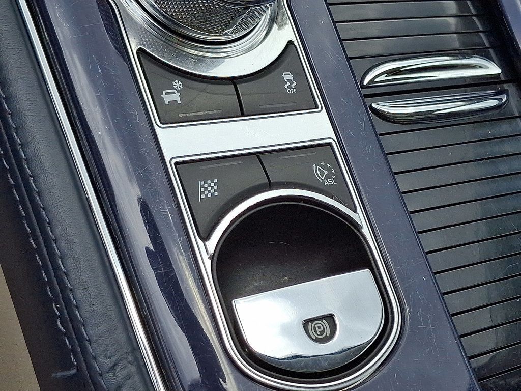 2011 Jaguar XJ photo 24