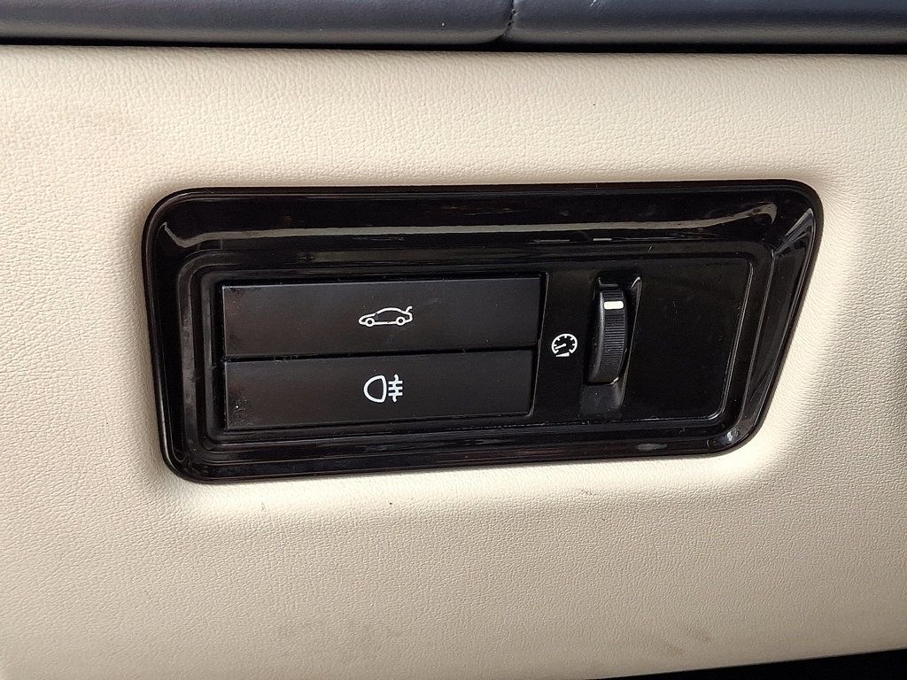 2011 Jaguar XJ photo 25