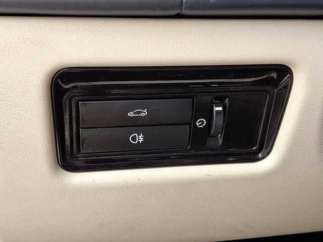 2011 Jaguar XJ 4dr Sedan - 22914347 - 24