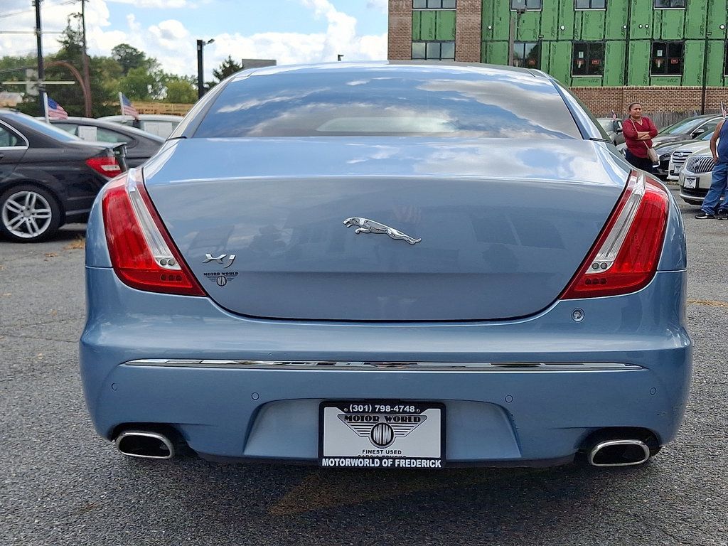 2011 Jaguar XJ photo 5