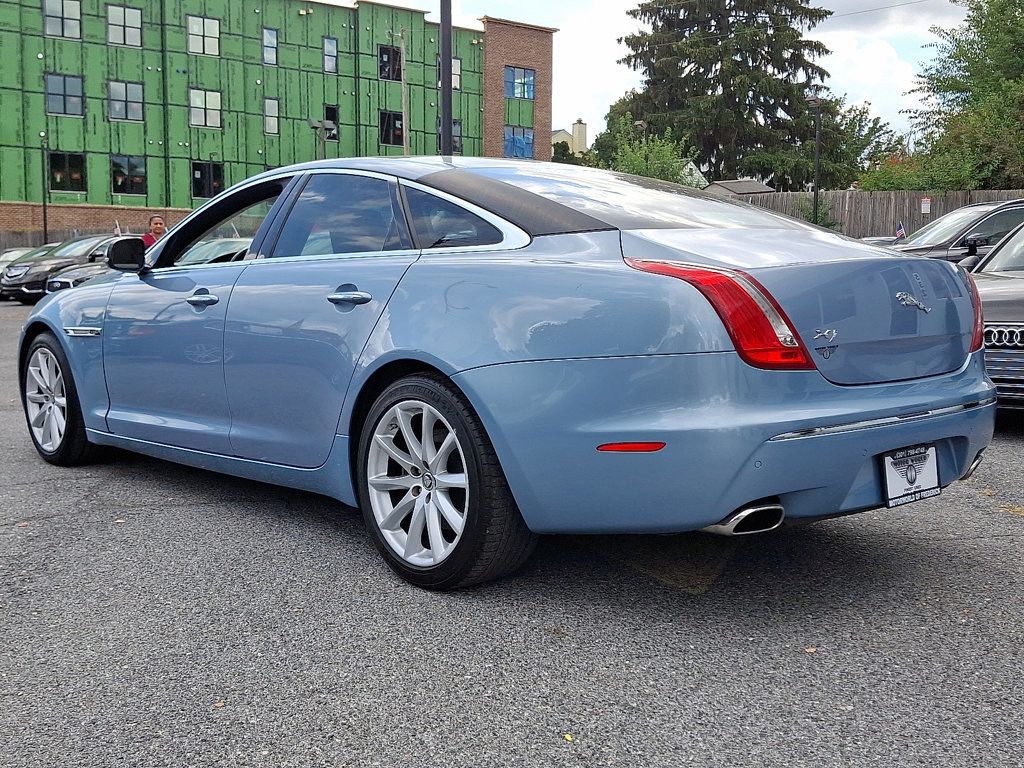 2011 Jaguar XJ photo 6