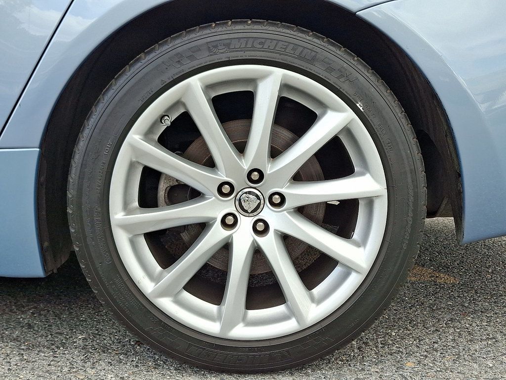 2011 Jaguar XJ photo 8