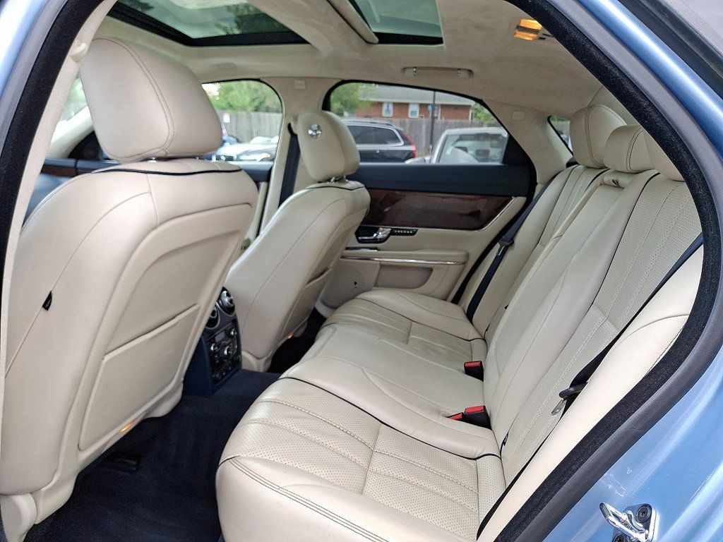 2011 Jaguar XJ photo 9