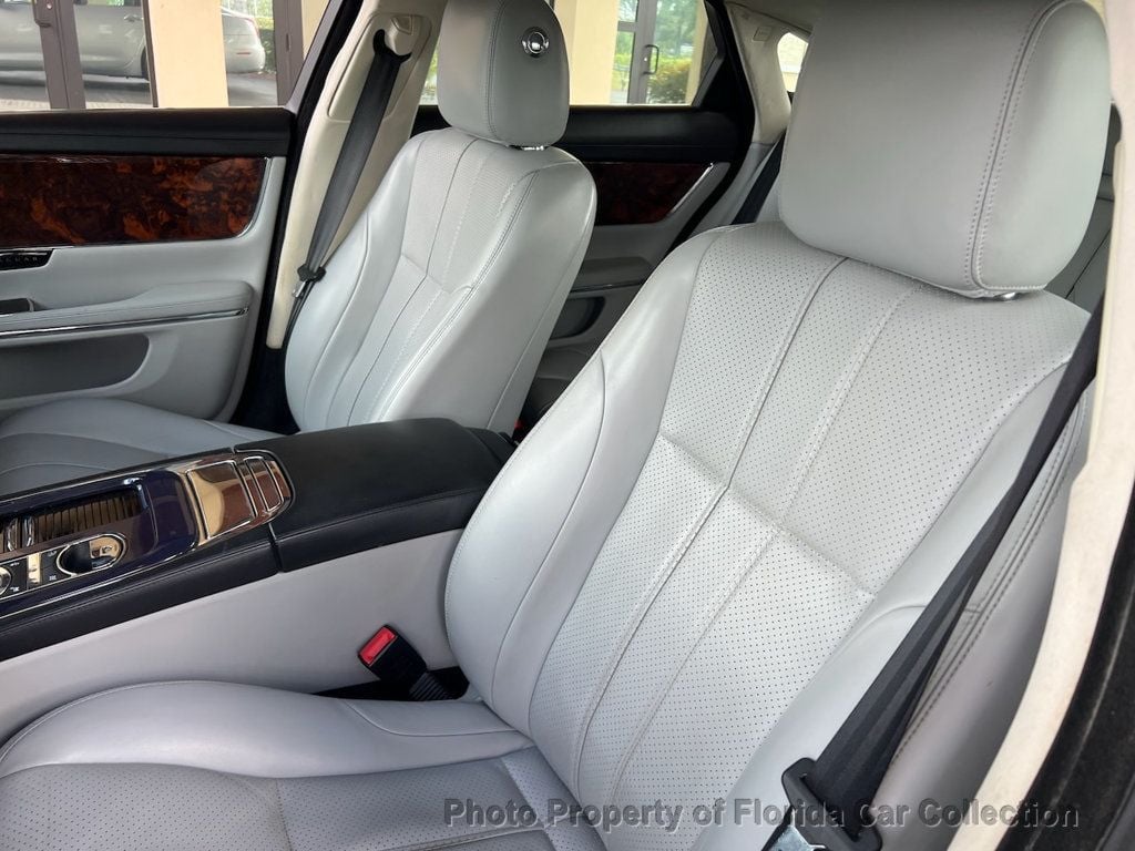 2011 Jaguar XJ photo 10