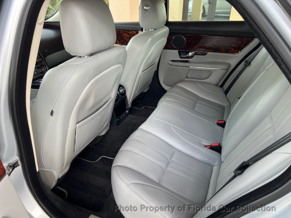 2011 Jaguar XJ photo 11