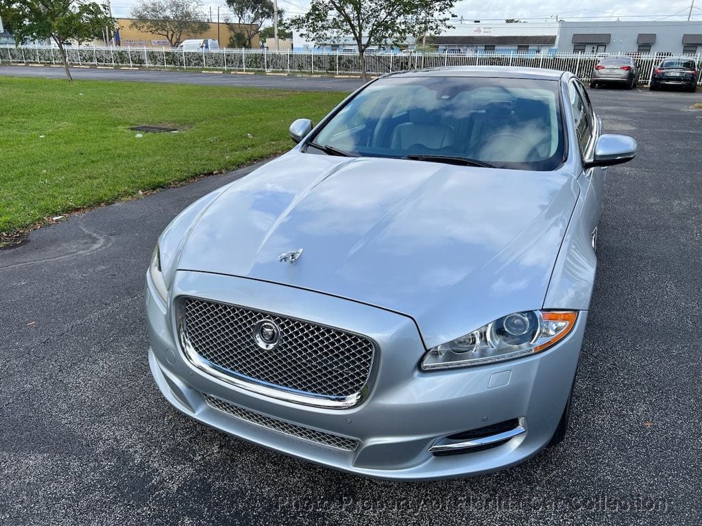 2011 Jaguar XJ photo 16