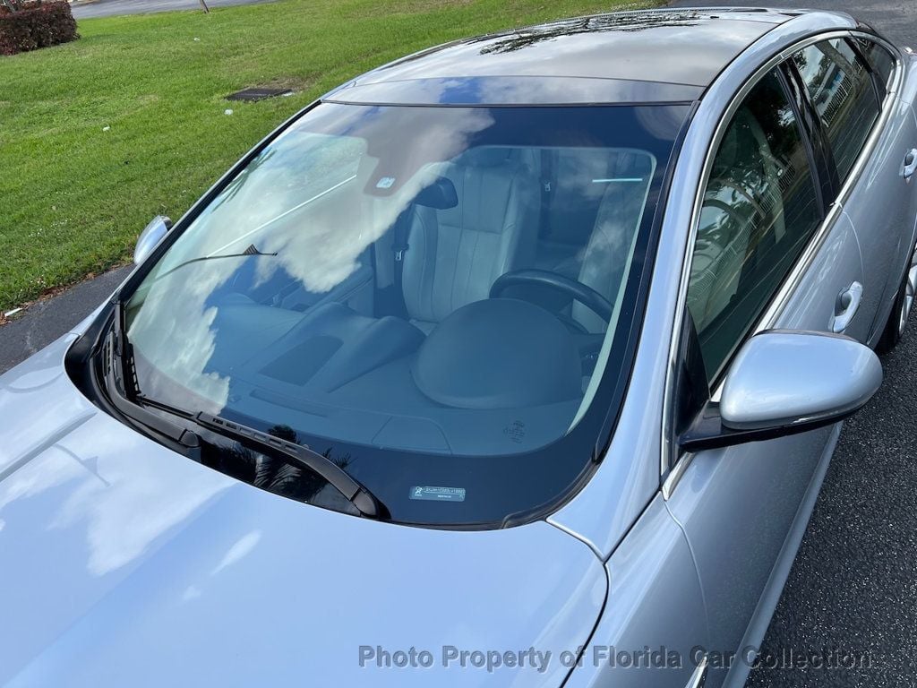 2011 Jaguar XJ photo 21