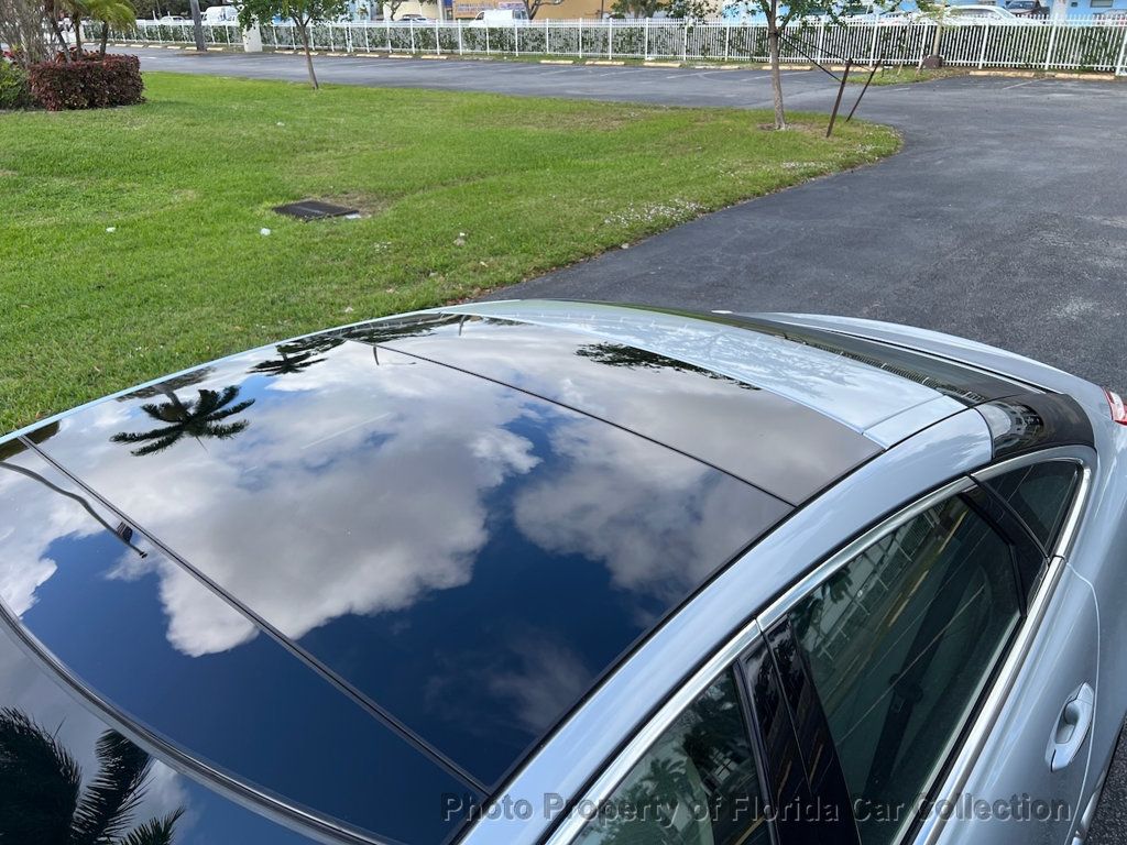 2011 Jaguar XJ photo 23