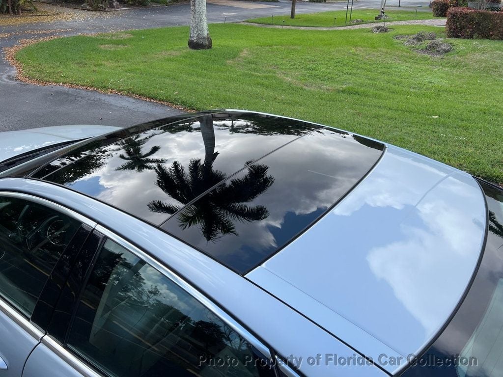 2011 Jaguar XJ photo 24