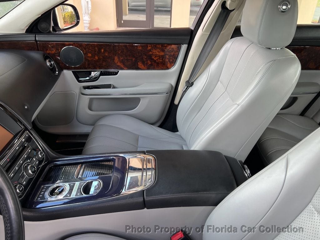 2011 Jaguar XJ photo 31