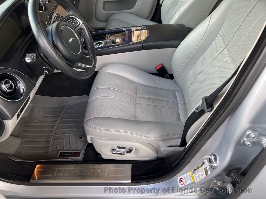 2011 Jaguar XJ photo 32