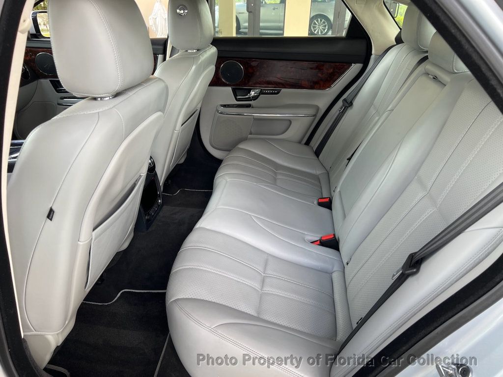 2011 Jaguar XJ photo 33