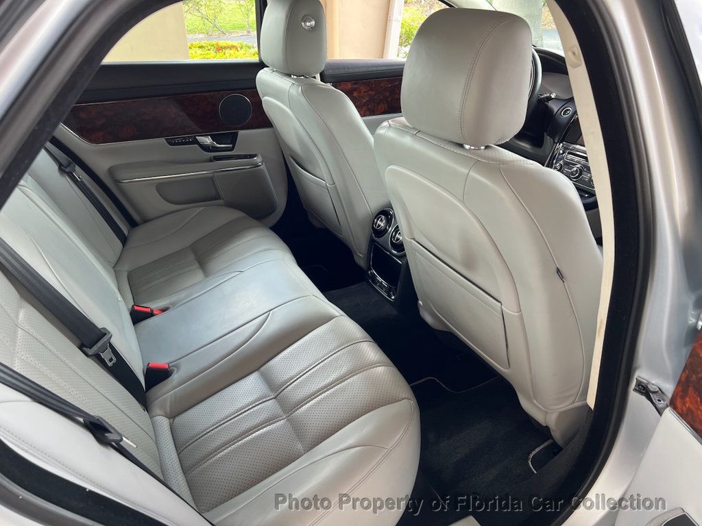 2011 Jaguar XJ photo 35