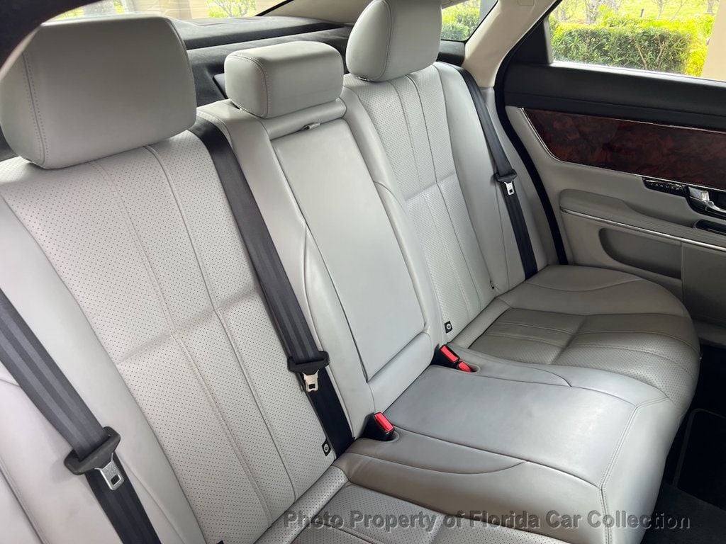 2011 Jaguar XJ photo 36