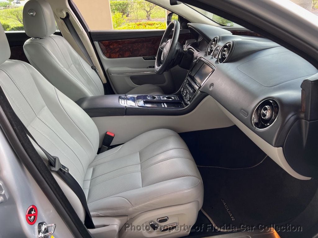 2011 Jaguar XJ photo 39