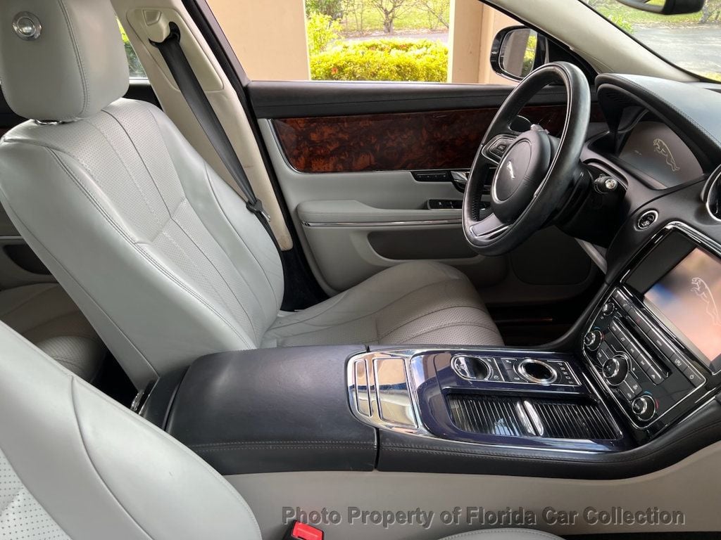 2011 Jaguar XJ photo 41