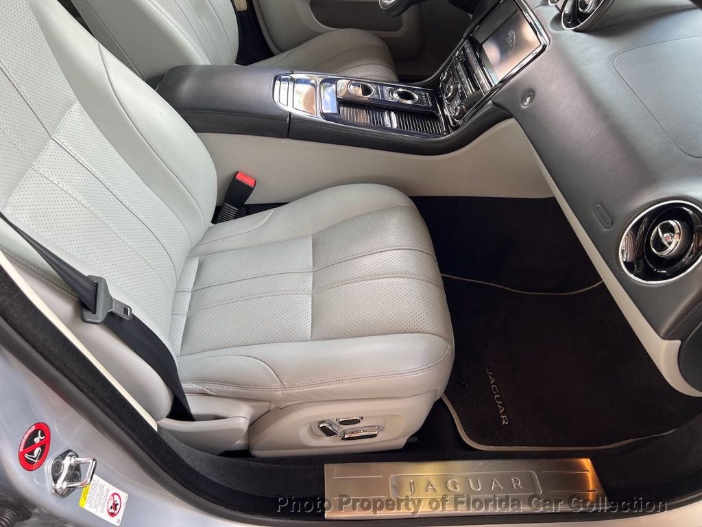 2011 Jaguar XJ photo 42