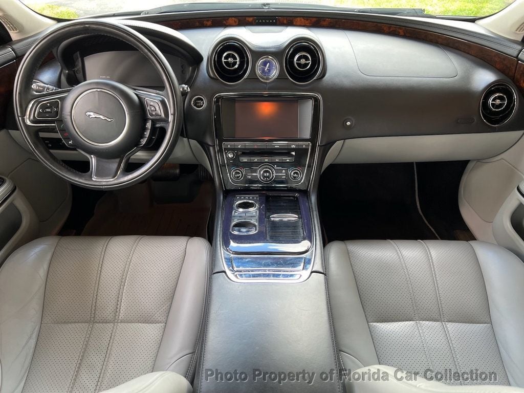 2011 Jaguar XJ photo 43