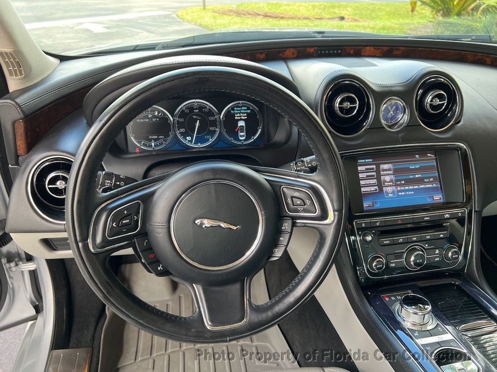2011 Jaguar XJ photo 44