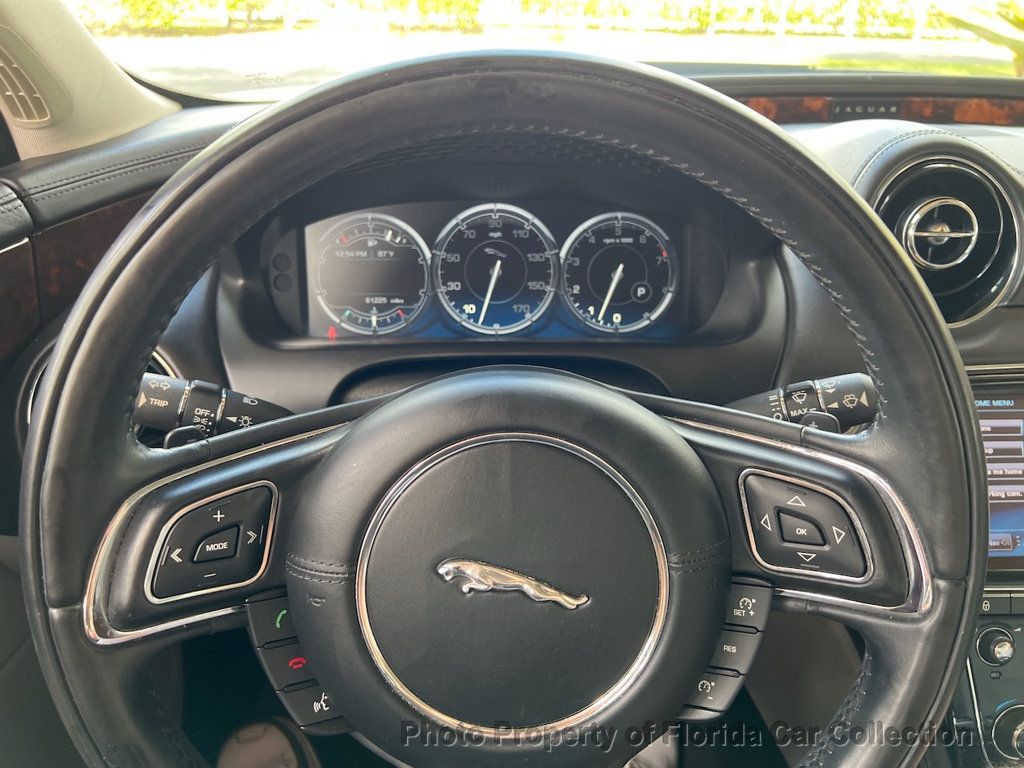 2011 Jaguar XJ photo 47