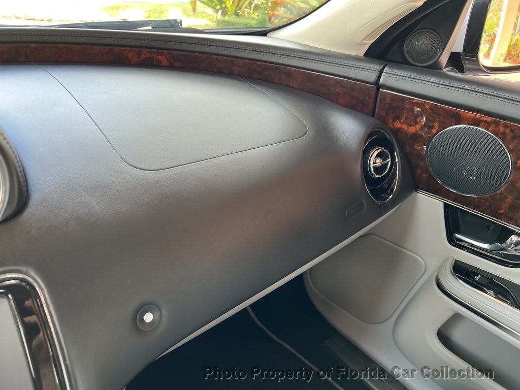 2011 Jaguar XJ photo 50