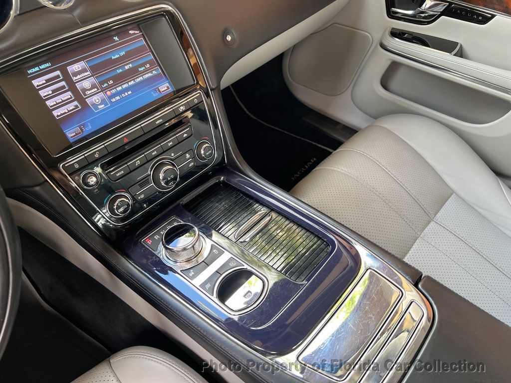 2011 Jaguar XJ photo 53