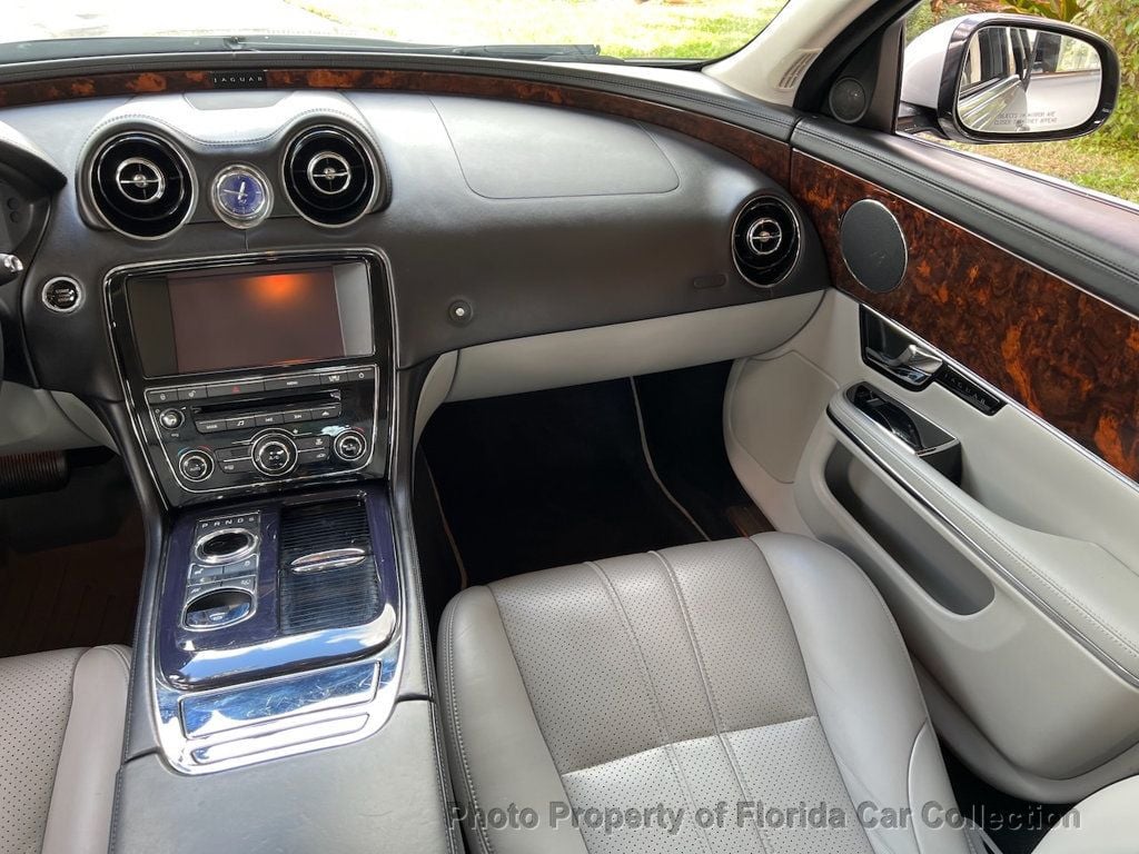 2011 Jaguar XJ photo 8