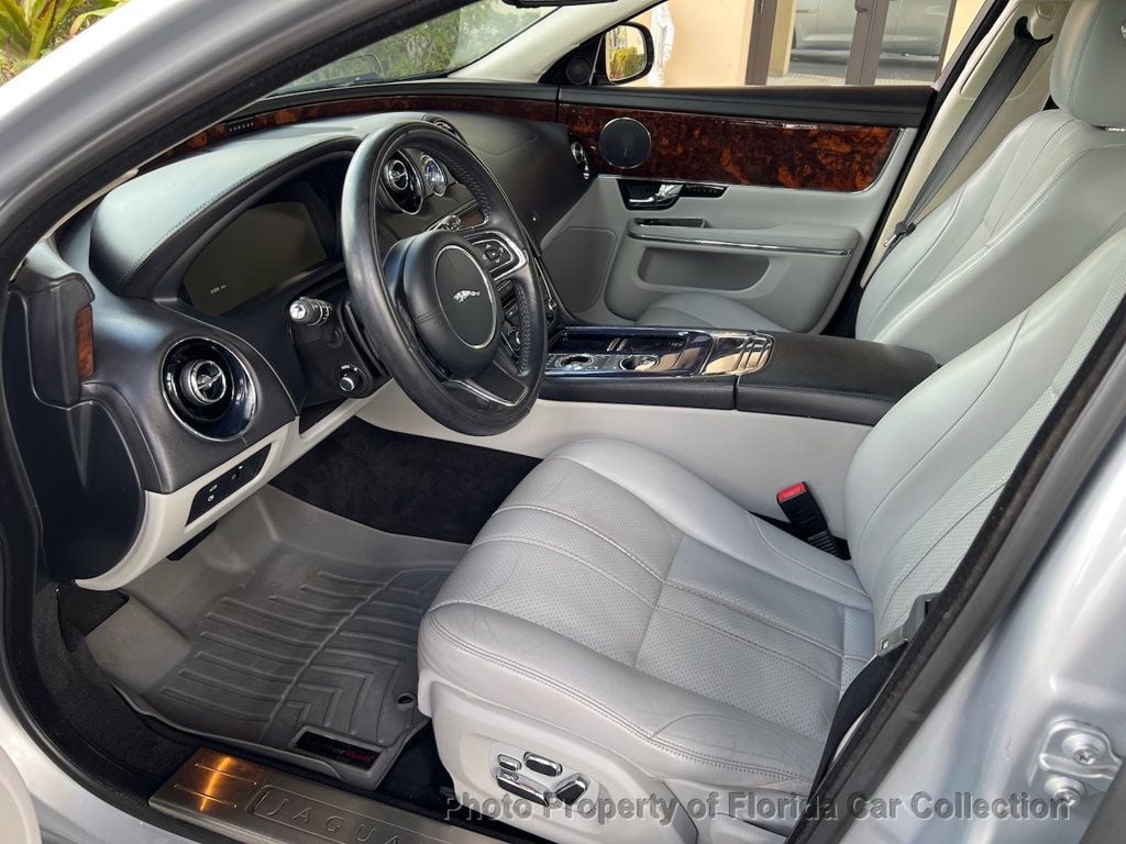 2011 Jaguar XJ photo 9