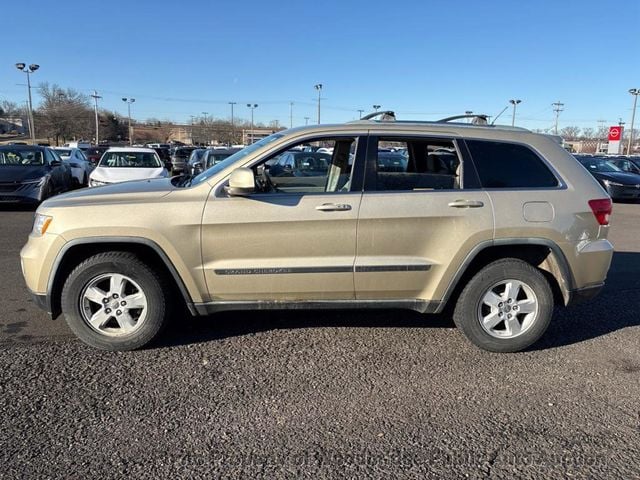 2011 Jeep Grand Cherokee 4WD 4dr Laredo - 22998044 - 16