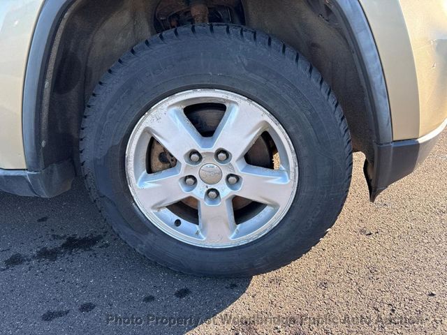 2011 Jeep Grand Cherokee 4WD 4dr Laredo - 22998044 - 25