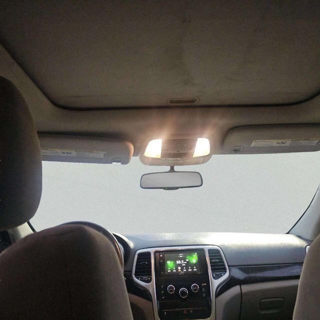 2011 Jeep Grand Cherokee 4WD 4dr Laredo - 22970249 - 8