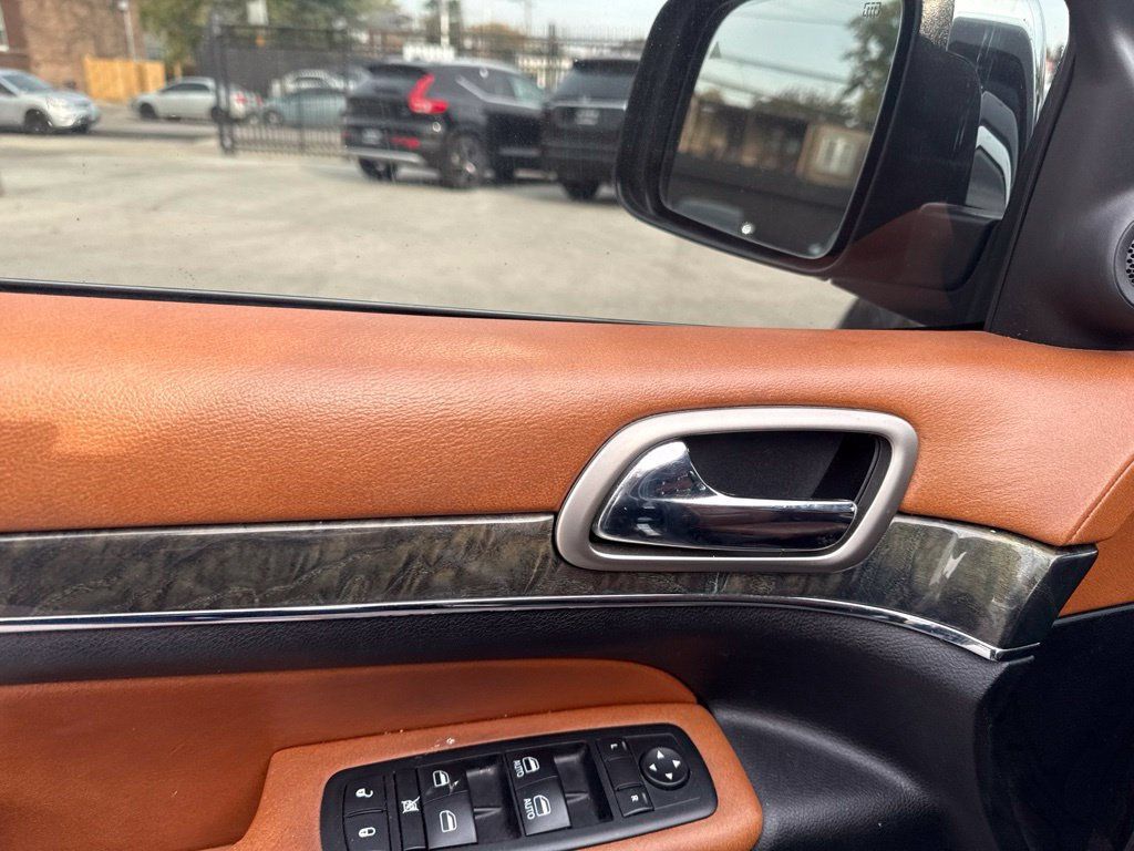 2011 Jeep Grand Cherokee Overland - 23101773 - 10