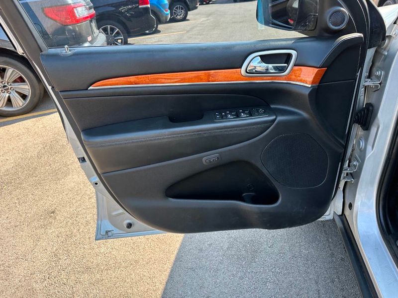 2011 Jeep Grand Cherokee Overland 4x4 4dr SUV - 22915525 - 11