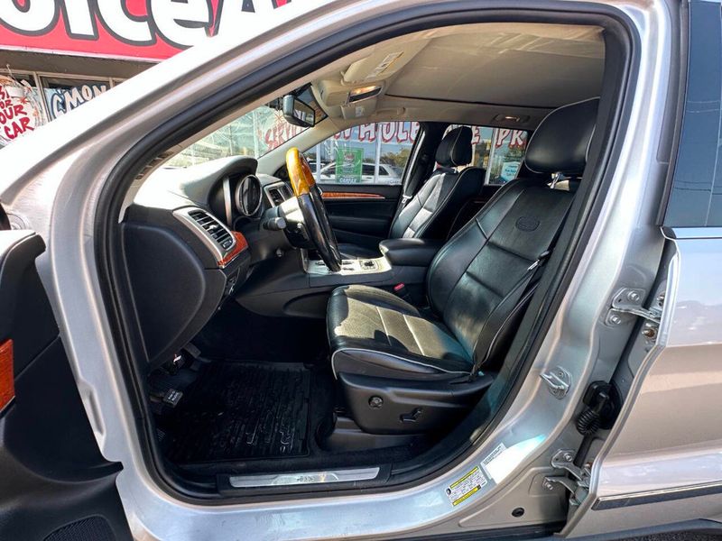 2011 Jeep Grand Cherokee Overland 4x4 4dr SUV - 22915525 - 13