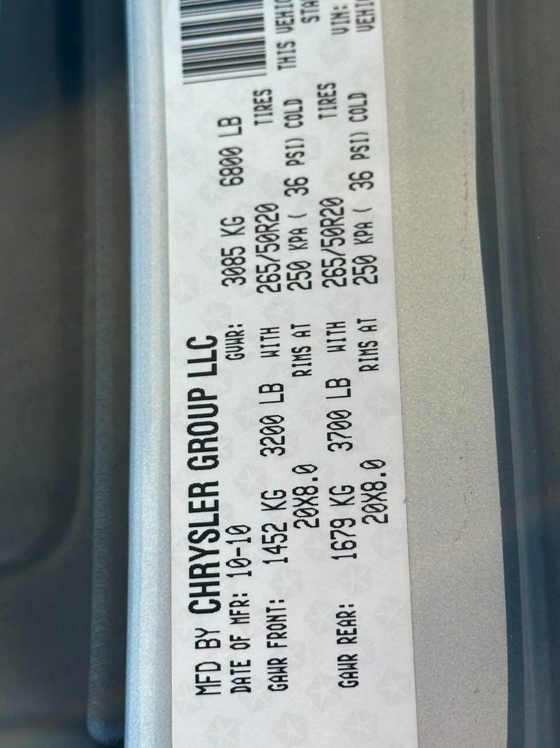 2011 Jeep Grand Cherokee Overland 4x4 4dr SUV - 22915525 - 16