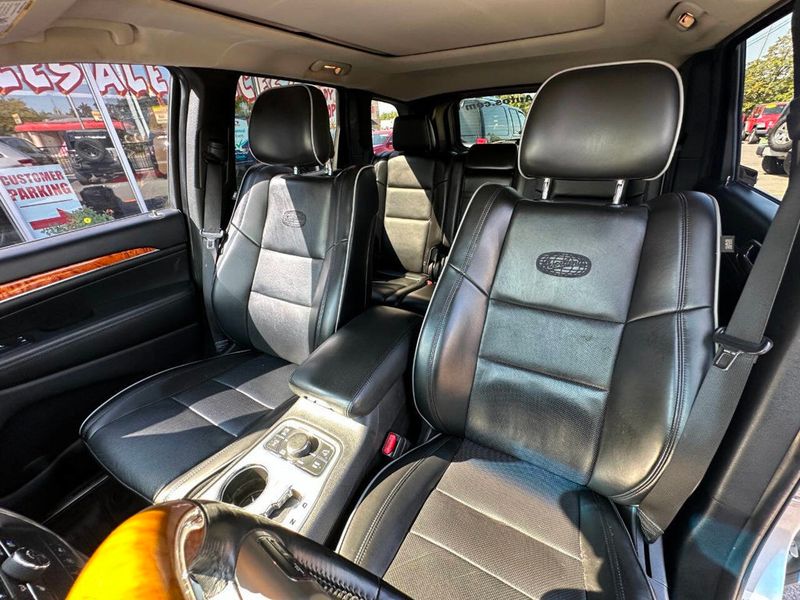 2011 Jeep Grand Cherokee Overland 4x4 4dr SUV - 22915525 - 18