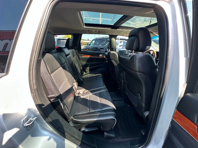 2011 Jeep Grand Cherokee Overland 4x4 4dr SUV - 22915525 - 23