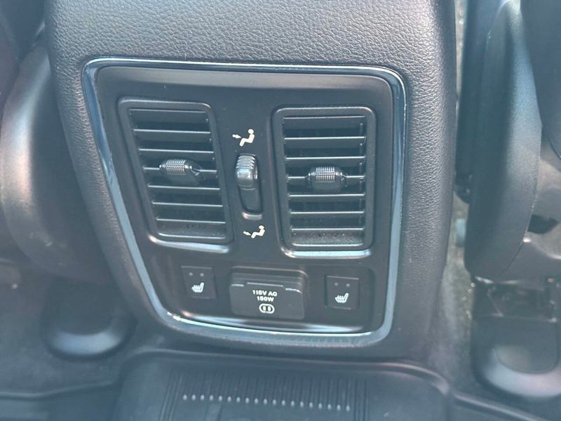 2011 Jeep Grand Cherokee Overland 4x4 4dr SUV - 22915525 - 25