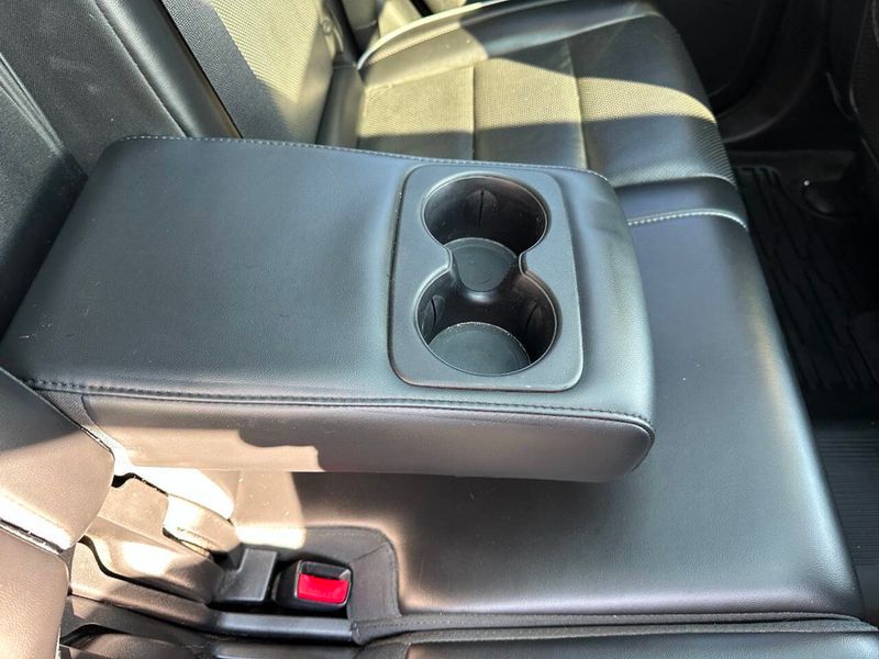 2011 Jeep Grand Cherokee Overland 4x4 4dr SUV - 22915525 - 26