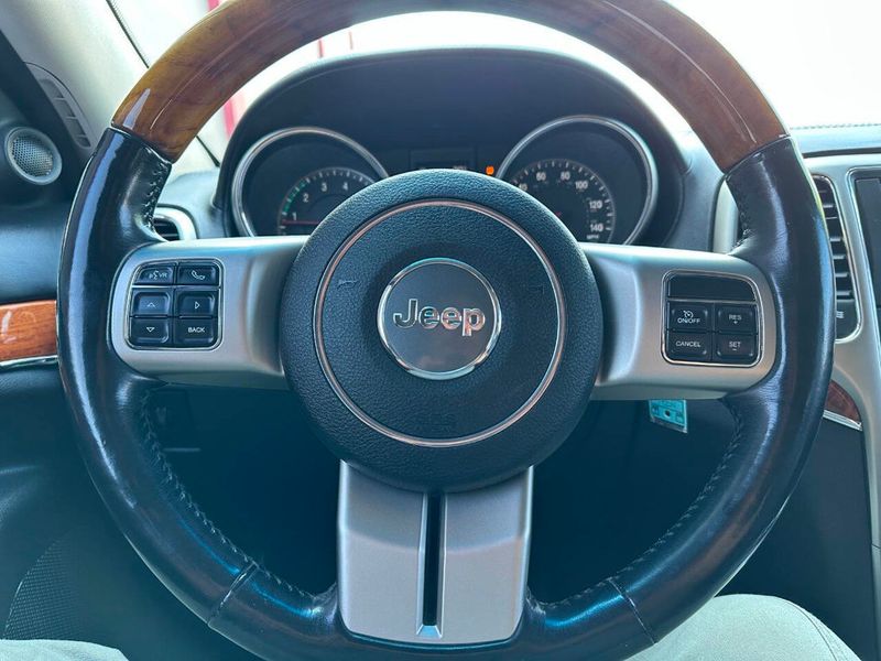 2011 Jeep Grand Cherokee Overland 4x4 4dr SUV - 22915525 - 29