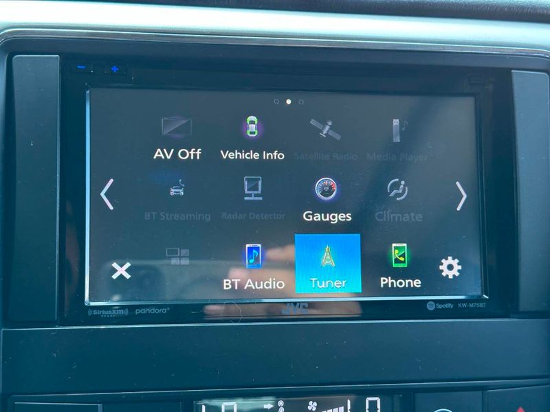 2011 Jeep Grand Cherokee Overland 4x4 4dr SUV - 22915525 - 38