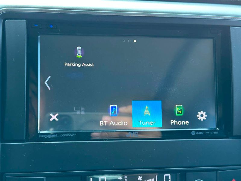 2011 Jeep Grand Cherokee Overland 4x4 4dr SUV - 22915525 - 39