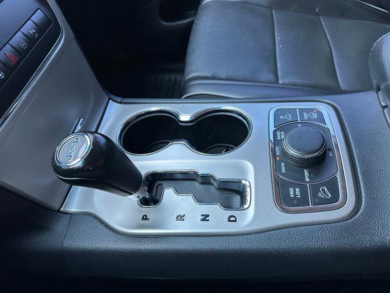 2011 Jeep Grand Cherokee Overland 4x4 4dr SUV - 22915525 - 41